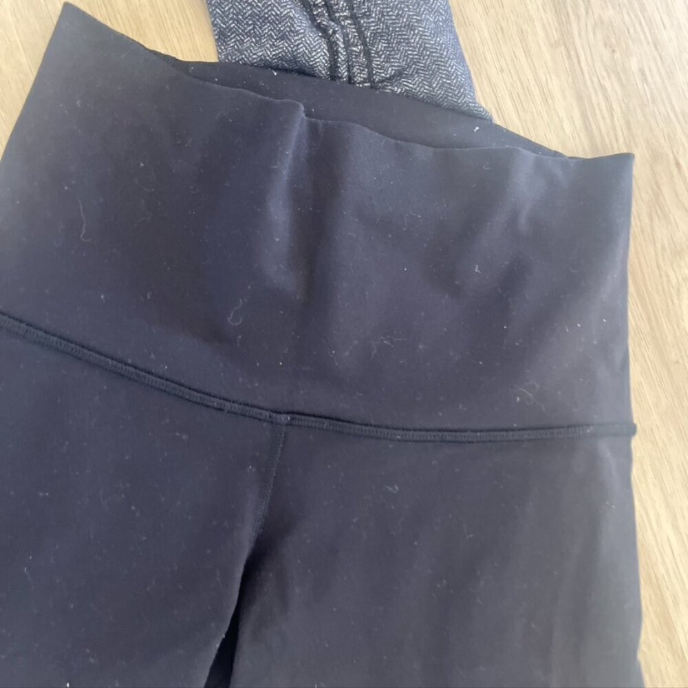 Lululemon Wunder Under Gray and Black Leg Stirrup Leggings Sz 6 - Picture 4 of 10